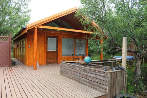 Husafell Casa | Relaxing and cozy cottage with hot tub