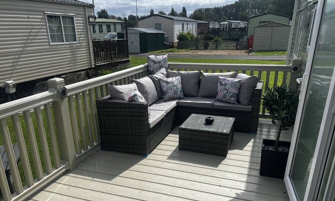 Great Houghton Cabina | Relaxing and Quiet Holiday Cabin, Sleeps 4