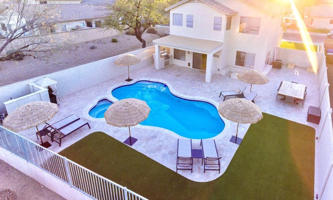 Deer Valley Casa | Relaxing and Spacious Model-Home w/ A Resort-Style Backyard & Heated Pool