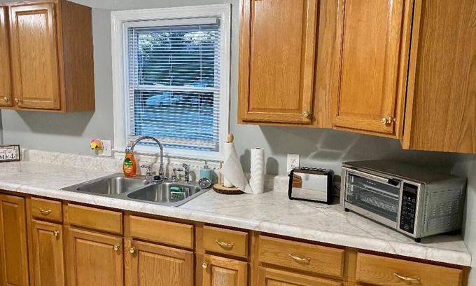 Fayetteville Casa | Relaxing at Redstone 3 Bedroom House