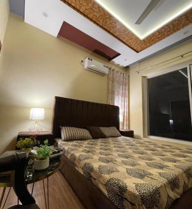 Multan Apartamento | Relaxing Balcony Retreat in a Calm Neighborhood with Self Check In