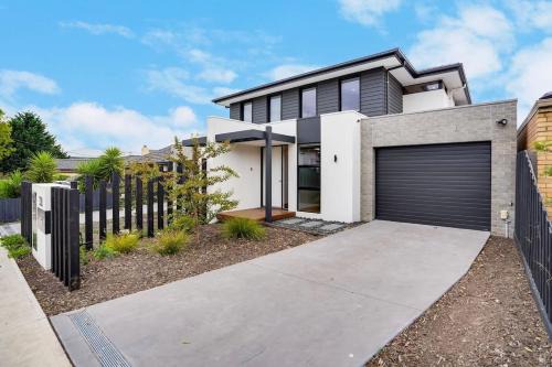 Bentleigh Casa | Relaxing Bentleigh Executive Family Getaway