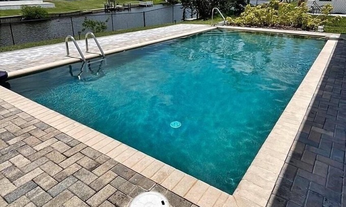North Port Casa | Relaxing canal front 2 BR pool home in North Port - Pineapple Way
