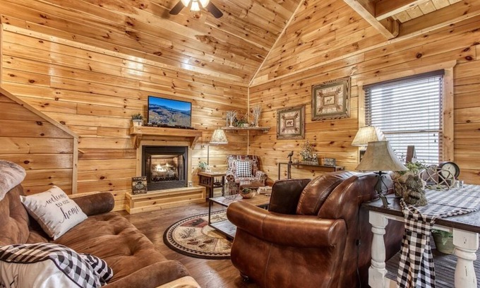 Sevierville Cabina | Relaxing family retreat | Hot tub, 2BR+Loft
