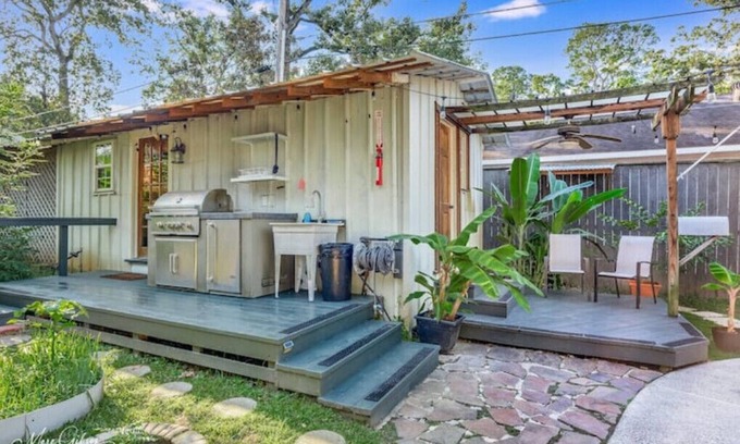 Broadmoor Cabaña | Relaxing garden cottage with sauna
