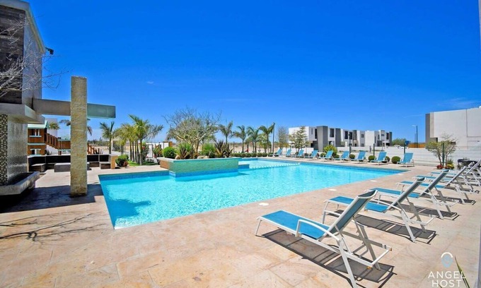 La Paz Casa | Relaxing Gated Retreat, Pool & Near Malecón