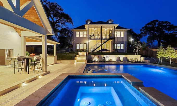 Ventress Casa | Relaxing Getaway on False River, with Swimming Pool, Hot Tub & Outdoor Kitchen