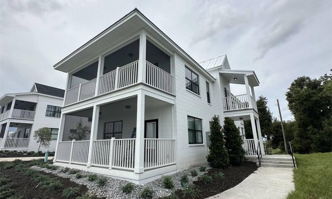 Lake Alfred Cabaña | Relaxing Getaway on the Lake at Adams Estate