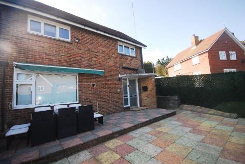 Woodingdean Casa | Relaxing Getaway With Hot Tub Sauna Sleeps 6