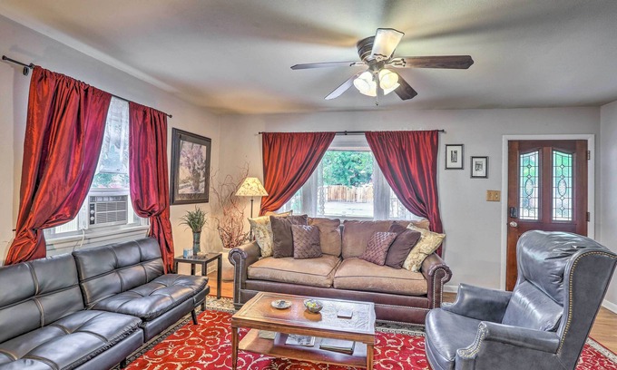 Golden Casa | Relaxing Golden Getaway w/ Grill < 1 Mi to Town!