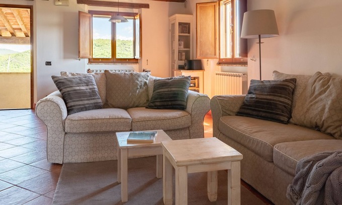 San Giovanni del Pantano Apartamento | Relaxing hillside family accommodation with pool