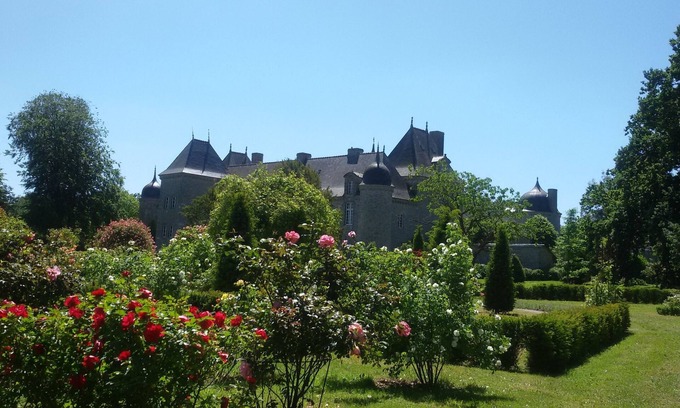 Saint-Glen Otro | Vacaciones relajantes en el castillo con su propio parque y lago