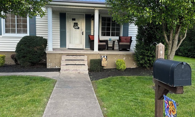 Summerlee Casa | Relaxing Home w/ Private Pool near NRG National Park ☀️🏖 (Family/pet Friendly)