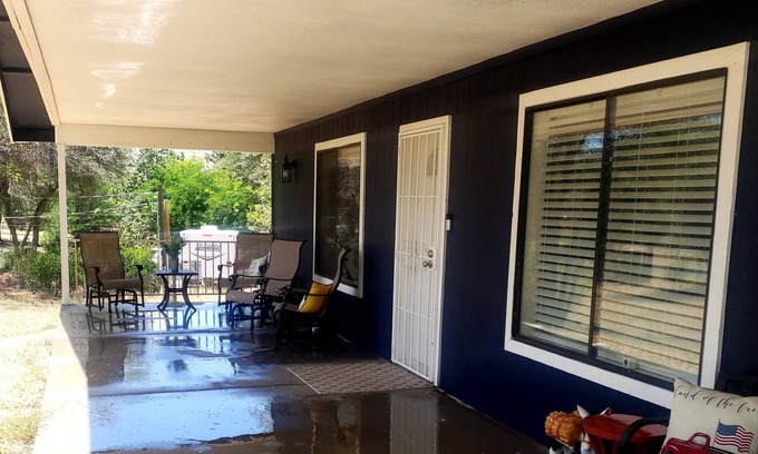 Williamson Casa | Relaxing House with Porch