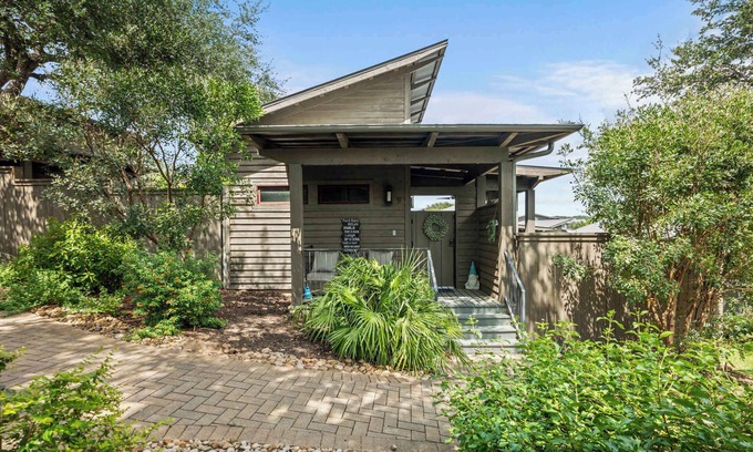 Spicewood Cabina | Relaxing Lake Escape | 1BR | Pickleball | BBQ