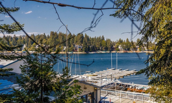 Lake Arrowhead Condominio | Relaxing LakeView Condo w/ shared pool/hot tub. Walk to Village