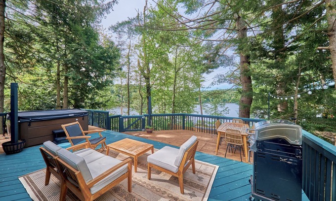 Smallwood Cabaña | Relaxing Lakeview Cottage in Smallwood