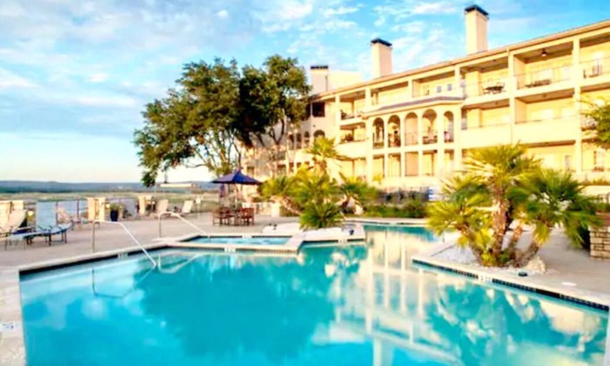 Spicewood Condominio | Relaxing Moments Getaway at Lake Travis Island TX