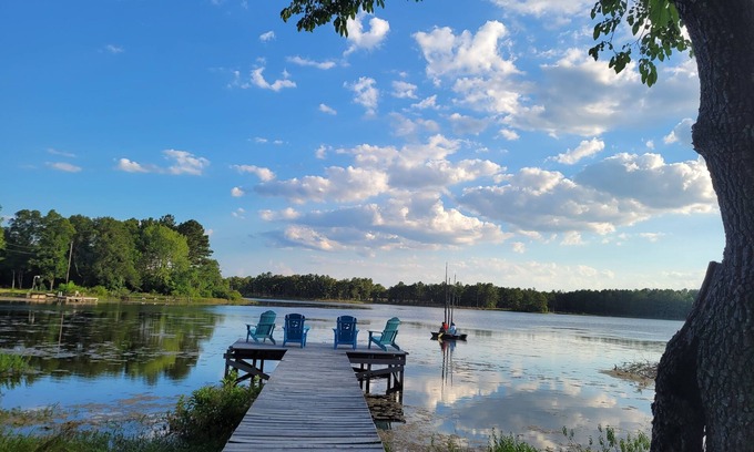 Huntsville Cabaña | Relaxing newly-renovated 3/2 lakeside retreat with private dock