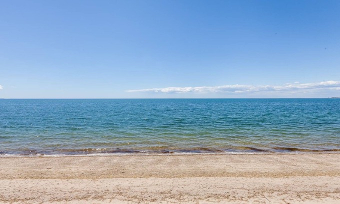 North Truro Cabaña | Relaxing Retreat at the Pearl VIP Sunday Cottage located at the Oceana Cottages
