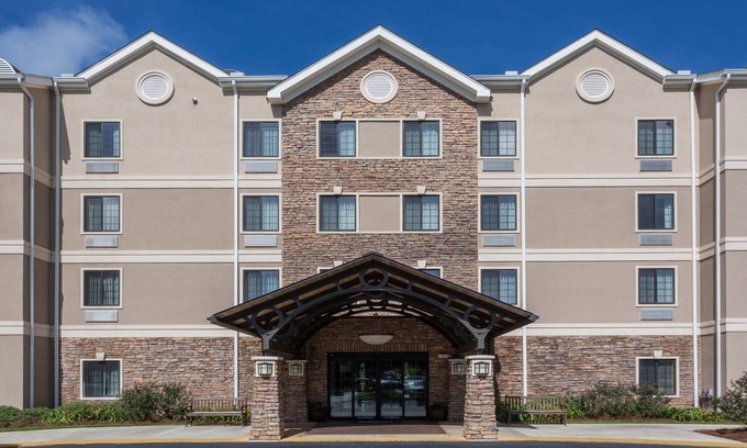 Tallahassee Condominio | Relaxing retreat in Tallahassee! Free Breakfast + On-Site Business Center