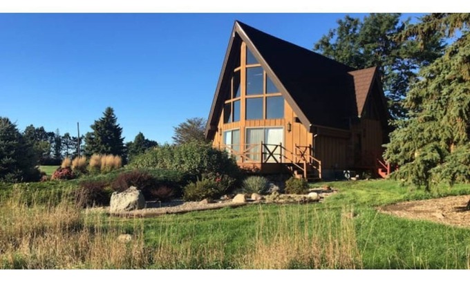 Canton Casa | Relaxing Riverview Cabin with Scenic Hot Tub