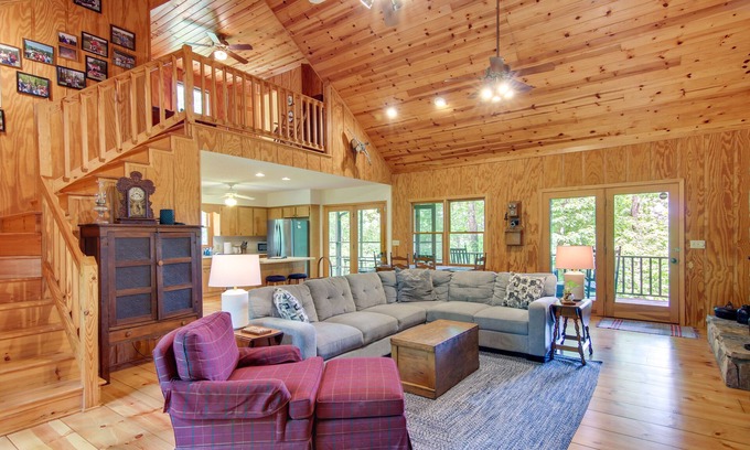 Saluda Casa | Relaxing Saluda Home Near Waterfall Trails!
