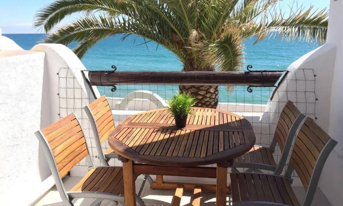 Vilanova I la Geltru Apartamento | Apartamento frente al mar con Parking por Hostem