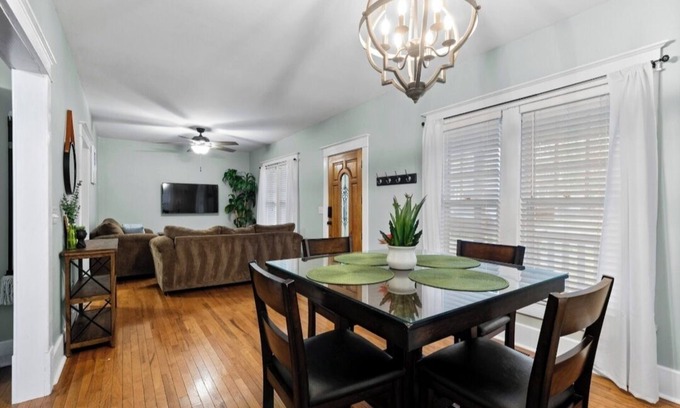 Highland Park Casa | *Relaxing Southern Comfort Retreat*- 5mins from Downtown