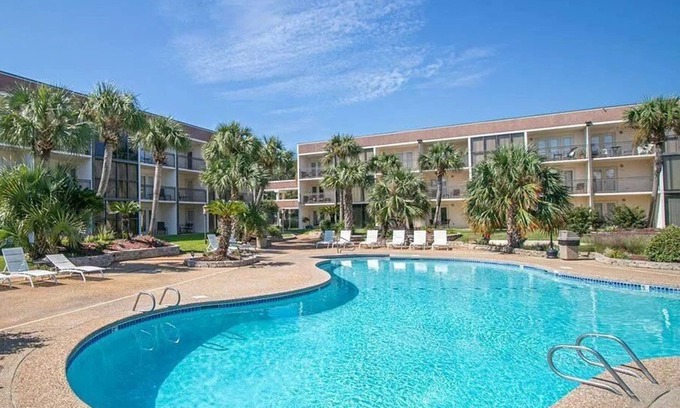Biloxi Condominio | "Relaxing Stay with Comfort, Style, and Gulf Views-Good Vibes Condo in Biloxi!"
