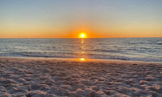 Vanderbilt Beach Apartamento | Relaxing Studio with Beach across the Street!