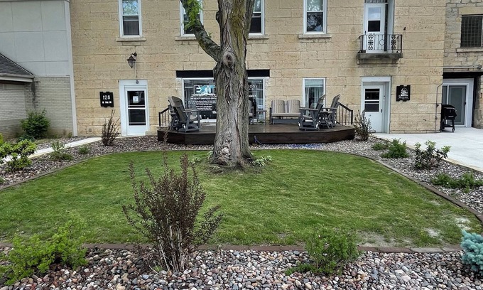 Elkader Apartamento | Relaxing Suite A “The Sweetest Suites on the River” on Historic Main Street