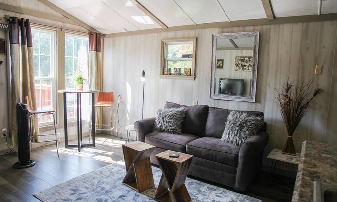 Dickson Cabina | Relaxing, tiny cabin in the woods over a beautiful lake