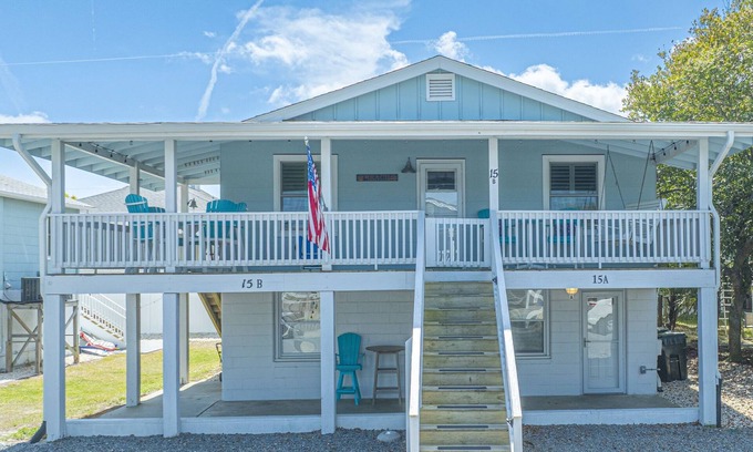 Wrightsville Beach Casa | RELAXING upper unit of duplex house - 5 minute walk to beach & Banks Channel