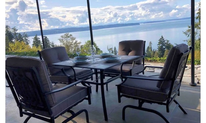 Three Tree Point Apartamento | Relaxing View of Puget Sound and the Olympic Mountains (1 Bedroom)