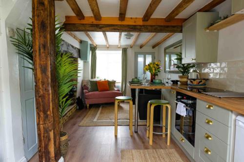 South Leigh Casa | Remarkable 1-Bed Cotswolds Cottage in Finstock