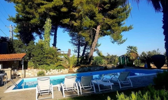 Oropos Casa | Remarkable 2-Bed House in Varnavas