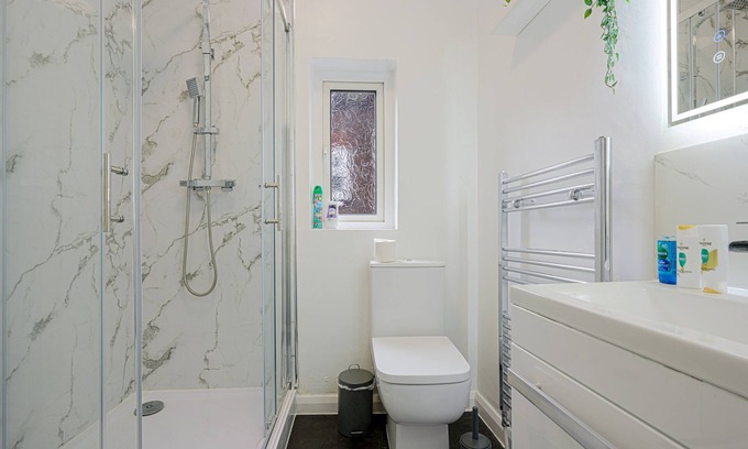 Luton Casa | Remarkable 5-Bed House in Luton