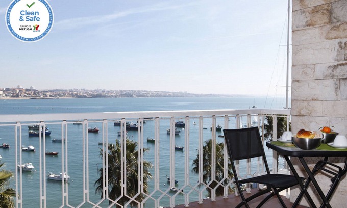 Cascais Apartamento | Remarkable view over Cascais Bay