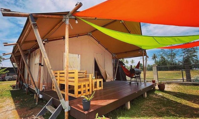 Pantai Penarik Otro | Rembulan Escape - Beachfront safari tent