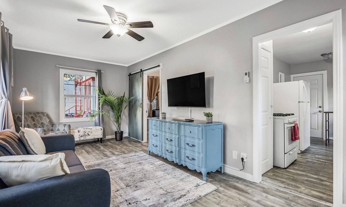 Downtown San Diego Casa | Remodeled 1BD Craftsman Bungalow WIth Parking