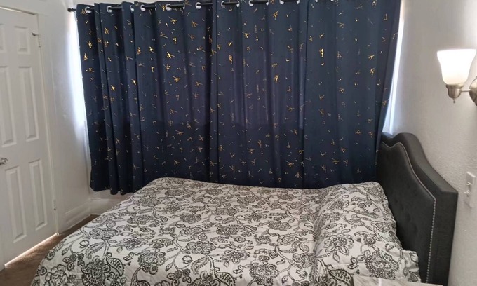 Lancaster Casa | Remodeled 2 Bedroom Private Home 1 Full bath/kitchen/living room w/ BIG SMART TV