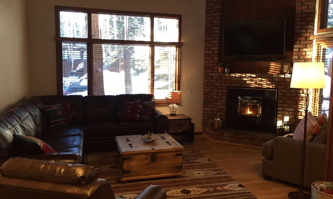 Mammoth Lakes Casa | REMODELADO 2 HAB. + LOFT / 2. 25 BA (8 plazas) en Mammoth Lakes - Woodlands Complex