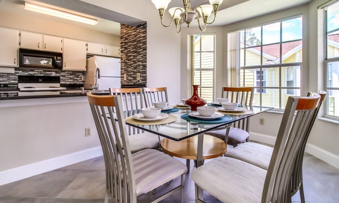 Royal Palm Bay Condominio | Remodelado 3/2 minutos de condominio a parques, tiendas y entretenimiento