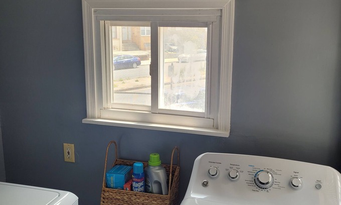 Philadelphia Casa | REMODELED 3 BEDROOM HOUSE LOCATED NEAR THE AIRPORT AND ALL MAJOR INTERSTATES