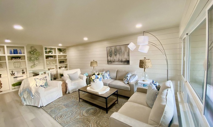 Solana Beach Casa | REMODELED 3 BEDROOM 2.5 BA. HOME ACROSS FROM PRIVATE BEACH OR WALK TO DOG BEACH!