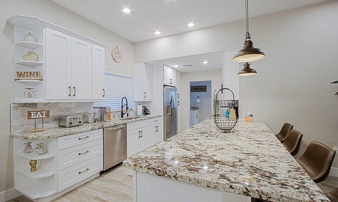 Sun City Casa | Remodeled, 3 bedrooms, 2.5 ba, 2 cg, golf course community, close to restaurants