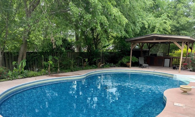 Pooler Casa | Remodeled 3BR minutes from Downtown Savannah | Pool | Outdoor Kitchen