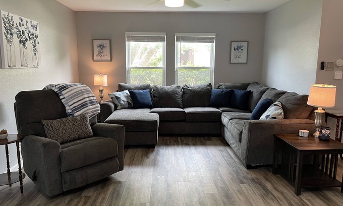 San Antonio Casa | Remodeled 4 Bedroom Home Close to Sea World