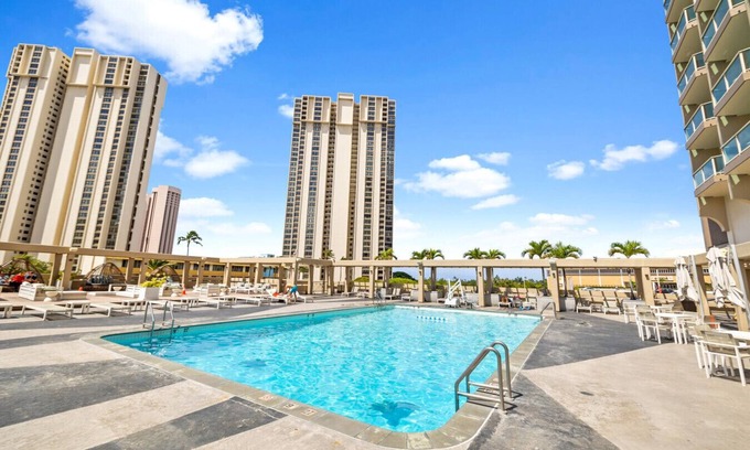 Ala Moana Apartamento | Remodeled Ala Moana Studio | Pool + Ocean Views